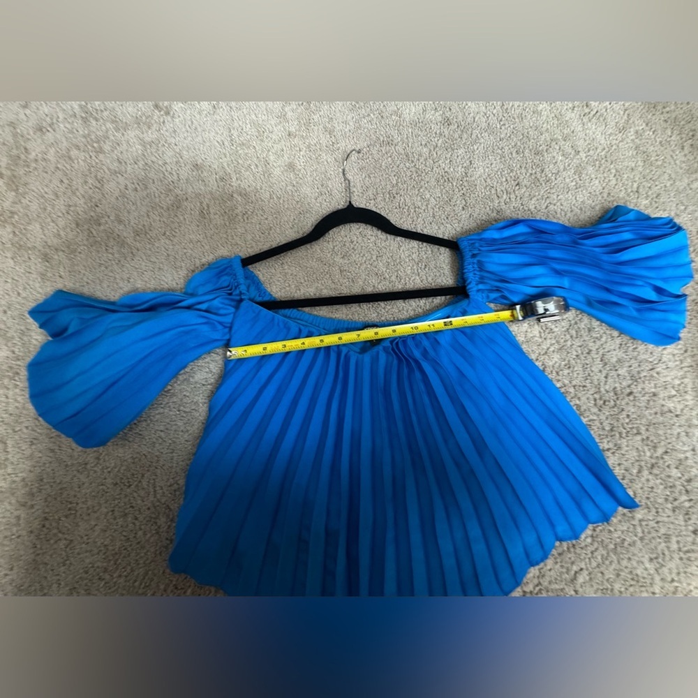 Express Off-the-Shoulder Accordion Pleated Crop Blouse / Light Blue / S - Picture 6 of 9